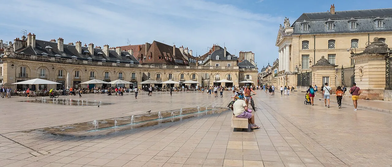 La place de la Libération à Dijon