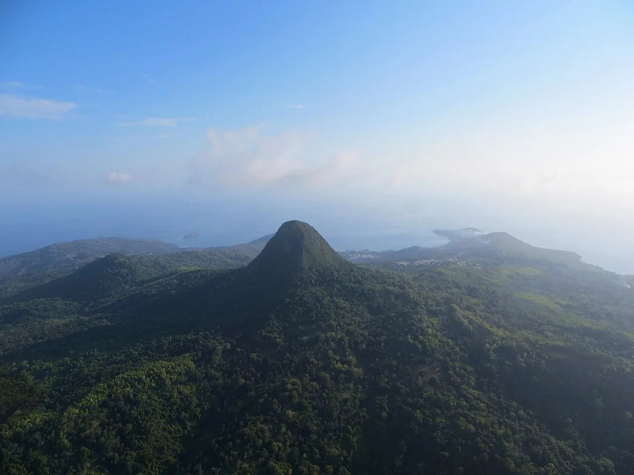 Le mont Choungui à Mayotte, vu du nord